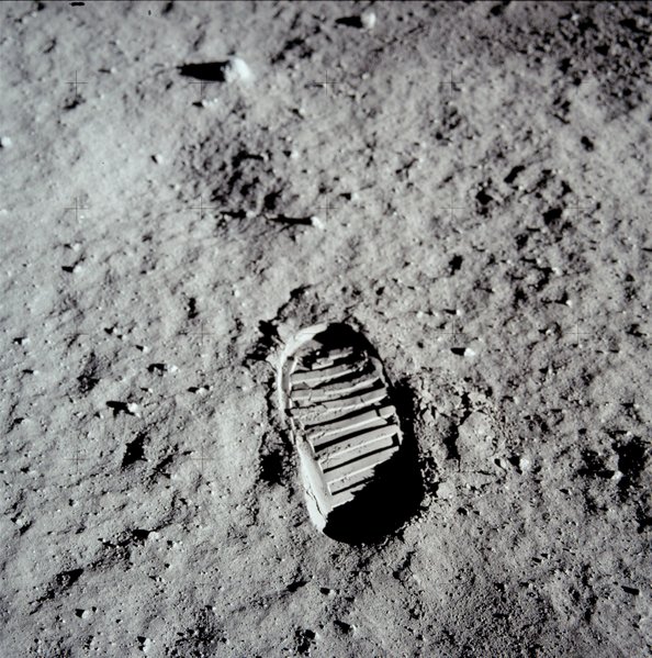 Image MenInSpace-img1